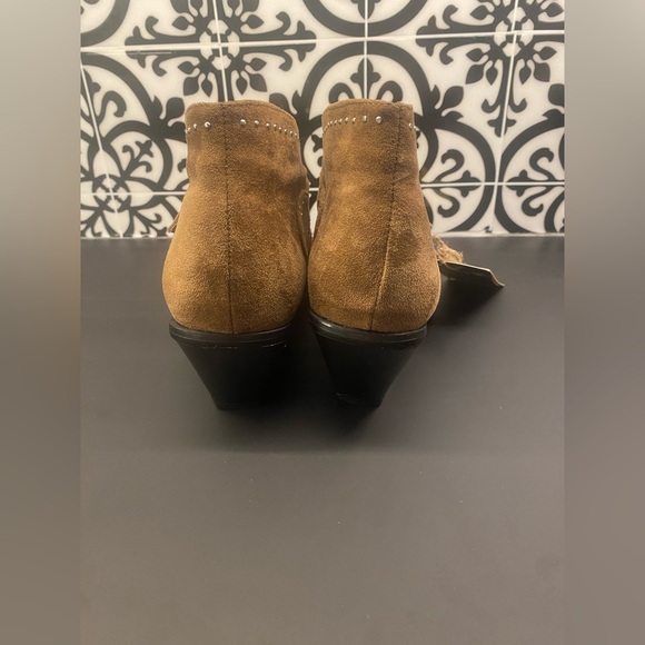 Newww!!Seven7 Dallas Faux Suede Ankle Boot Size 10 - Picture 7 of 10